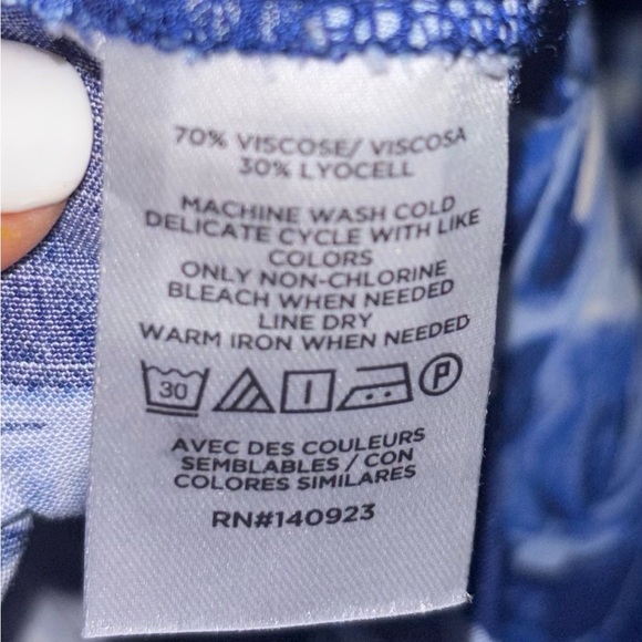 LOFT Navy and White Floral Blouse - Picture 3 of 3